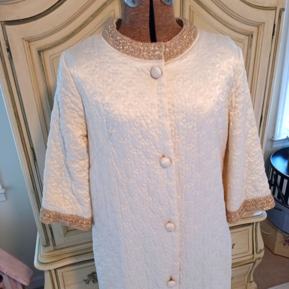 STUNNING, VINTAGE "LISANNE" QUILTED, LINED, LONG ROBE/ EVENING COATW/ GOLD TRIM!